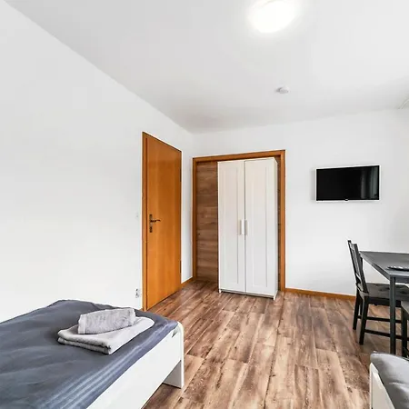 Raumschmide 4-7 מלון דירות